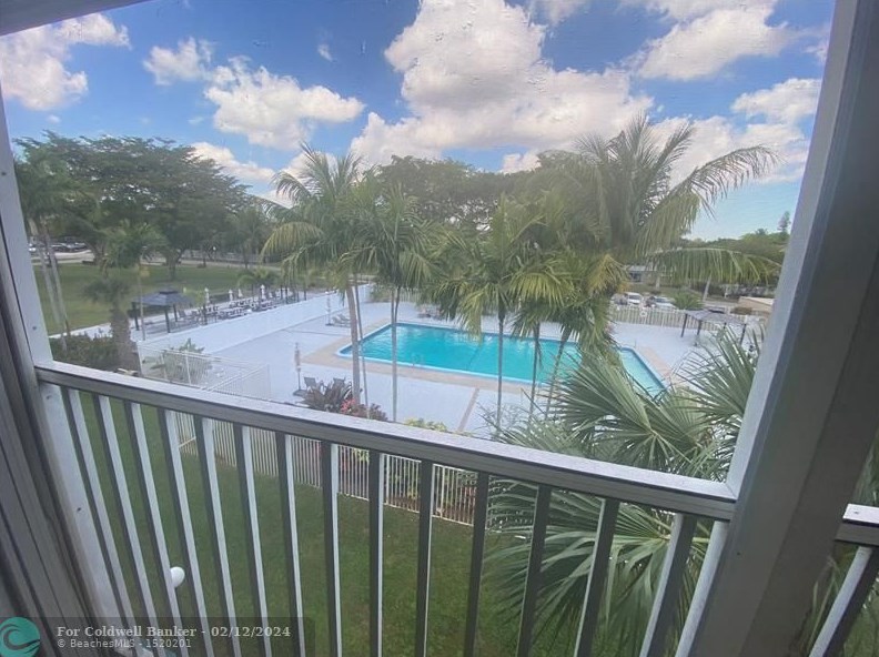 981 Hillcrest Ct, Hollywood FL  33021-7892 exterior