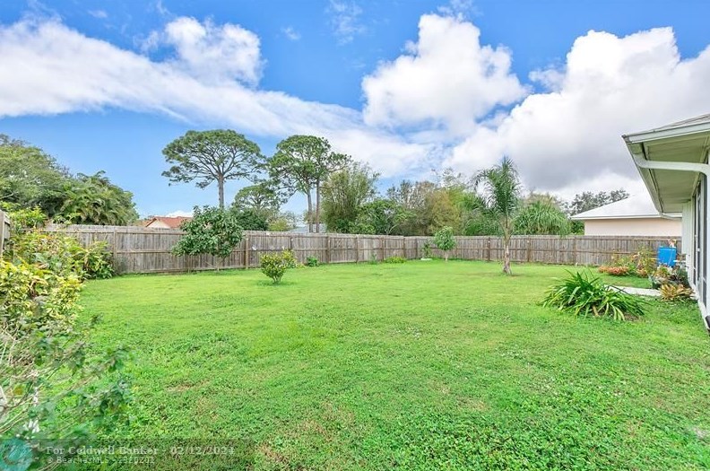 2158 Carnation Rd, Fort Pierce FL  34952-4925 exterior