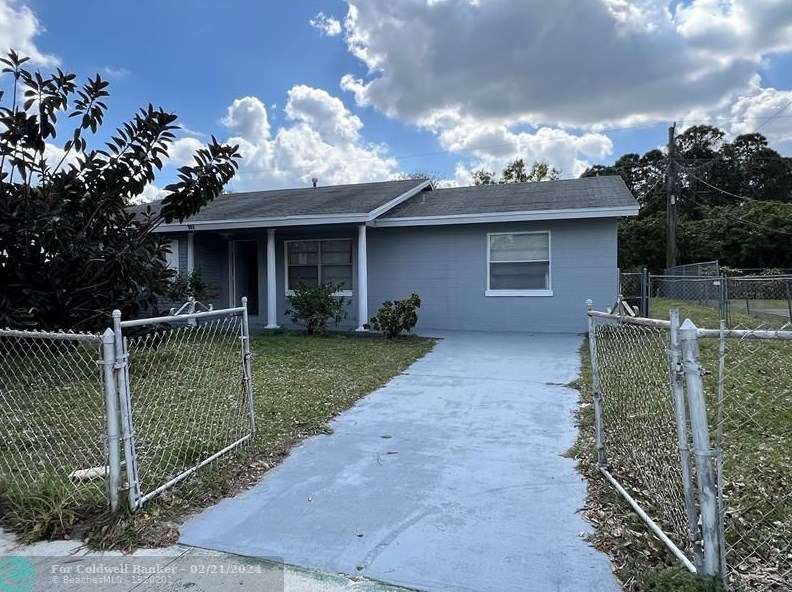 308 Essex Dr, Fort Pierce, FL 34946
