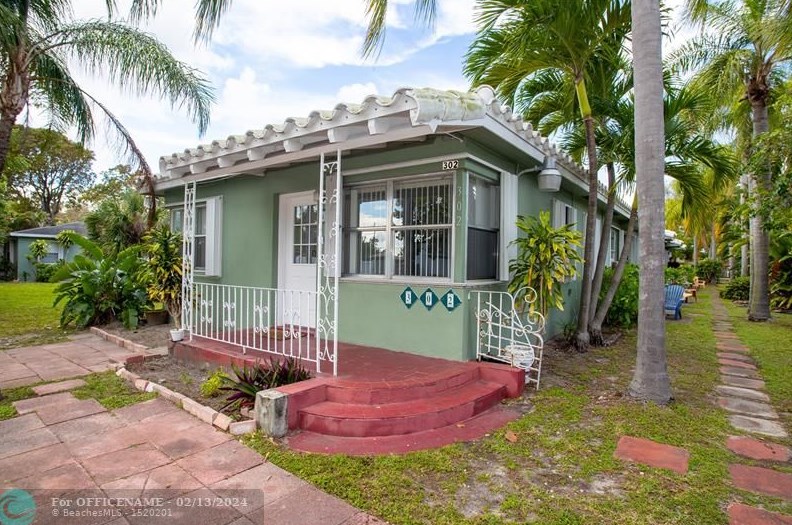 302 Sw 15th St #1, Dania Beach, FL 33004