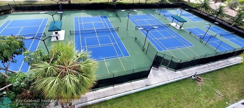 4001 Hillcrest Dr, Hollywood FL  33021-7960 exterior