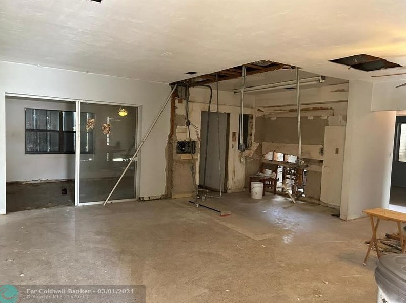 1057 W 66th St, Hialeah, FL 33012