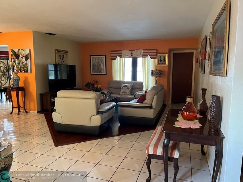 7351 Harbour Blvd, Hollywood, FL 33023-6560