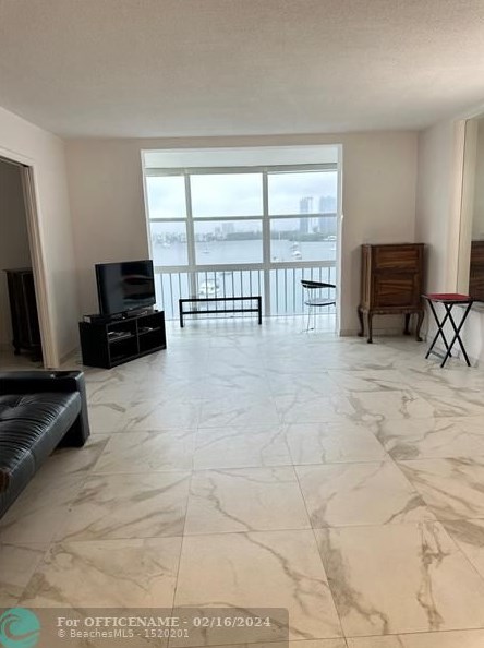 2920 Point E Dr, Miami, FL 33160