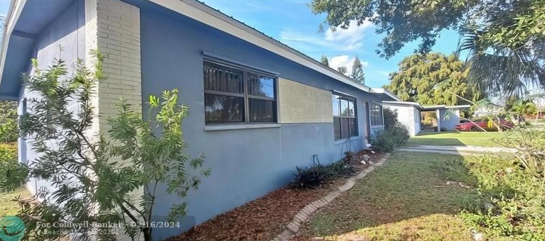 308 8 Dr, Okeechobee FL 34974-4543 exterior