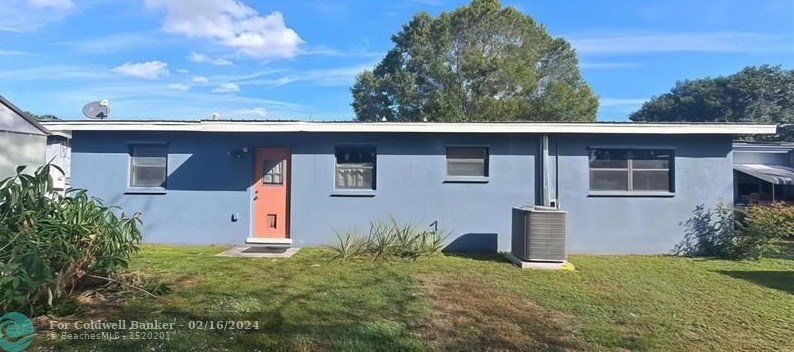 308 8 Dr, Okeechobee FL 34974-4543 exterior