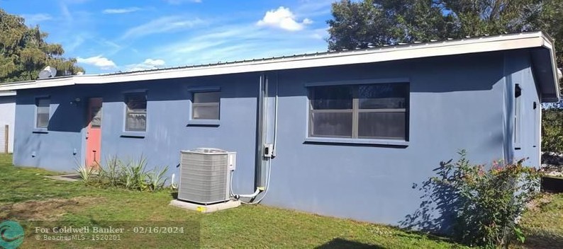 308 8 Dr, Okeechobee FL 34974-4543 exterior