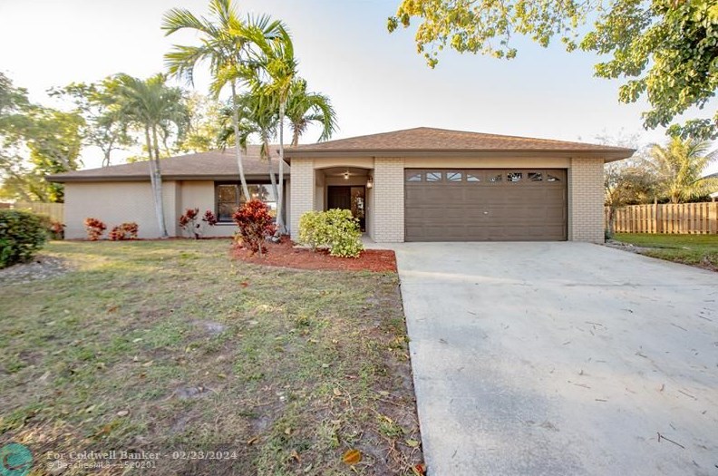 136 Sherwood Dr, West Palm Beach, FL 33411-8259