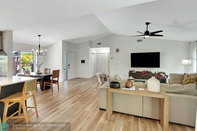 76 Forest Cir, Hollywood FL  33026-1109 exterior