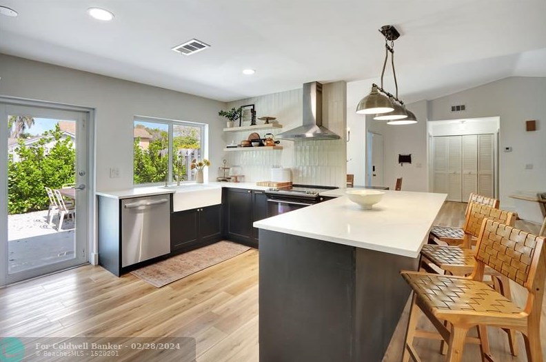 76 Forest Cir, Hollywood FL  33026-1109 exterior