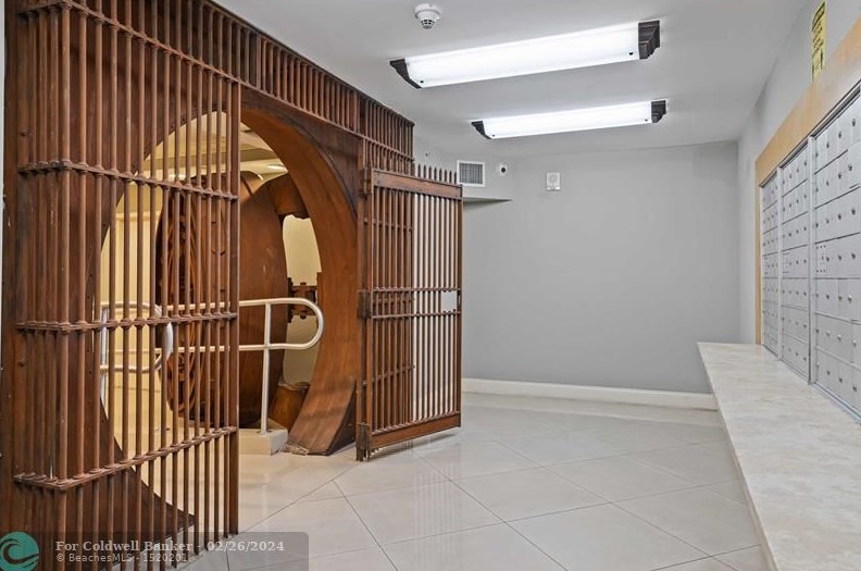 111 Flagler St, Miami FL 33131-1111 exterior