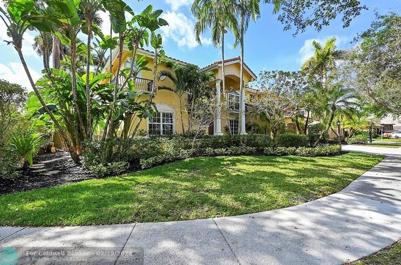 10840 Santa Fe Dr, Hollywood, FL 33026-4958