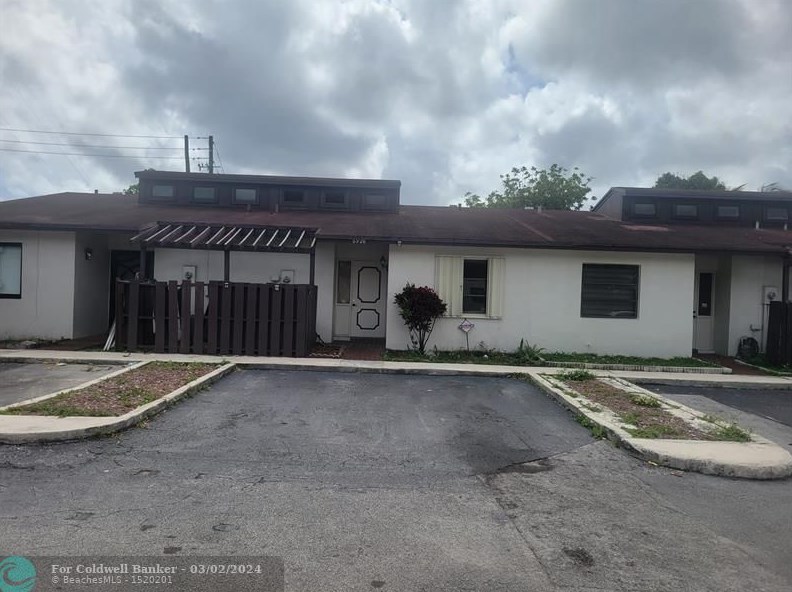 6928 40th Ct, Hollywood FL 33023-6646 exterior