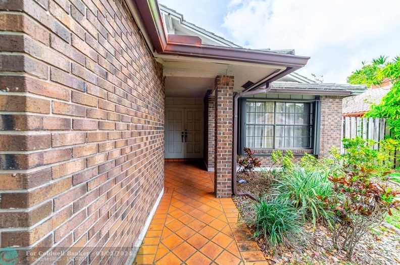 3420 Point Dr, Hollywood, FL 33026-3781