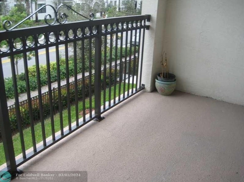 8144 Cascada Isles Dr, Hollywood FL  33024-8566 exterior