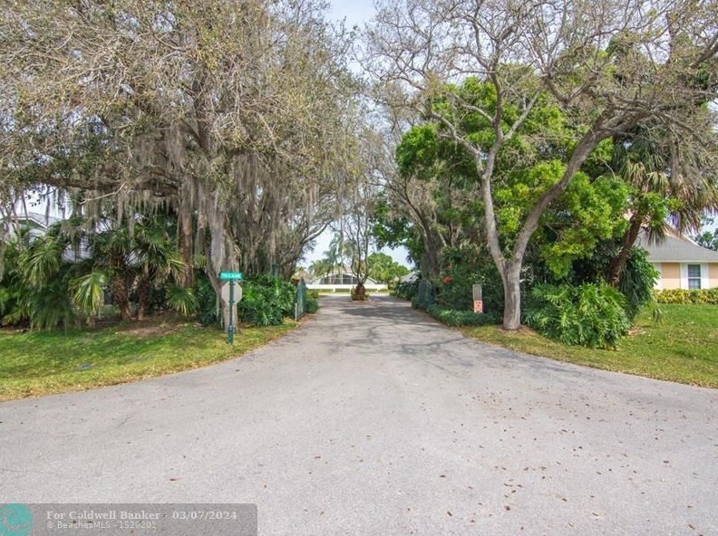 655 38th Ct, Vero Beach, FL 32968