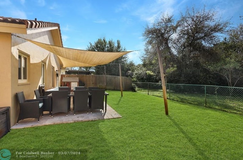 20524 5th St, Hollywood FL  33029-3464 exterior