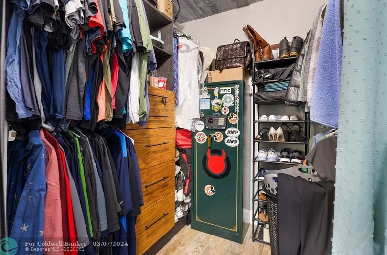 20524 5th St, Hollywood FL  33029-3464 exterior