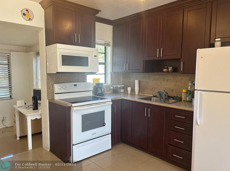 6713 Raleigh St, Hollywood, FL 33024