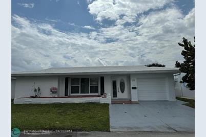 8308 NW 59th St - Photo 1