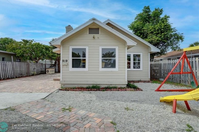 919 N J St, Lake Worth, FL 33460