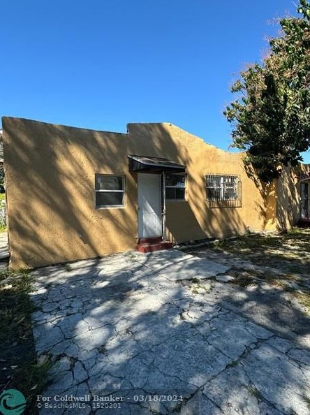 1046 Jann Ave, Miami, FL 33054-3326