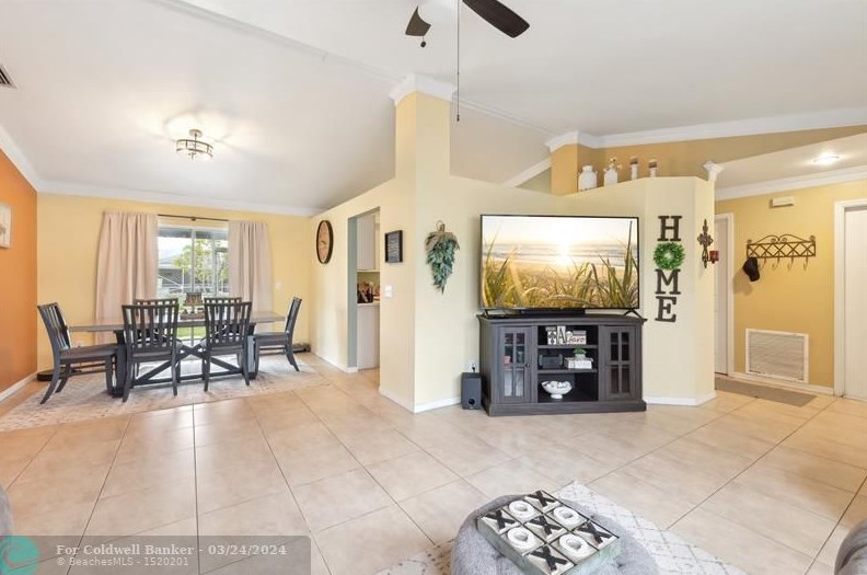 465 Eyerly Ave, Fort Pierce FL  34983-2903 exterior