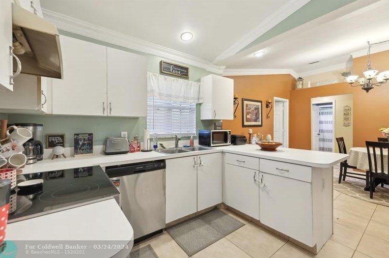 465 Eyerly Ave, Fort Pierce FL  34983-2903 exterior