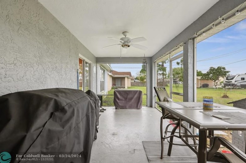 465 Eyerly Ave, Fort Pierce FL  34983-2903 exterior