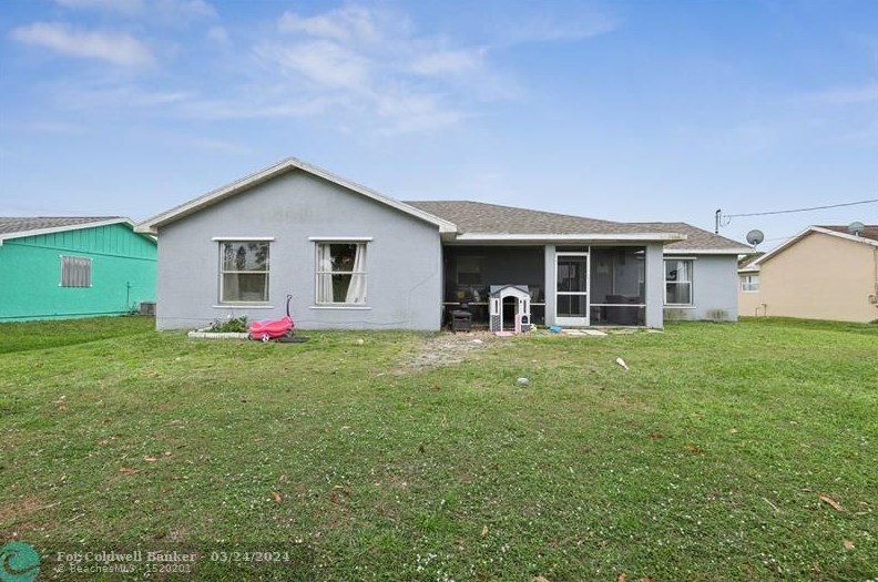 465 Eyerly Ave, Fort Pierce FL  34983-2903 exterior