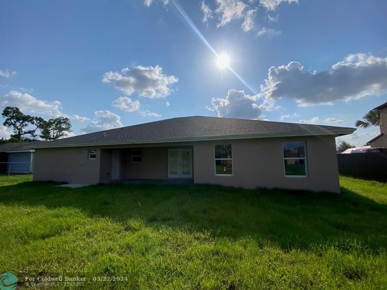 1050 Consolata Ave, Fort Pierce FL  34953-2877 exterior