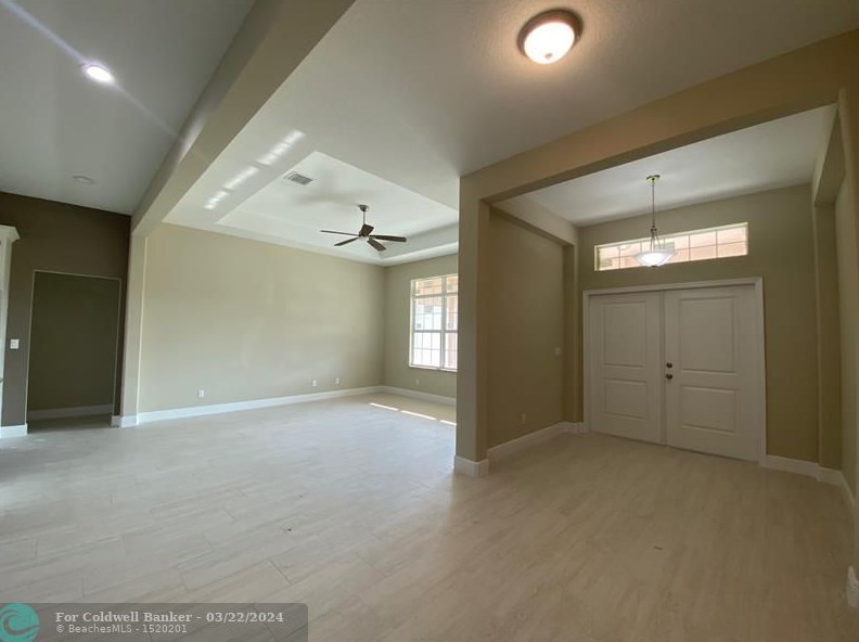 1050 Consolata Ave, Fort Pierce FL  34953-2877 exterior