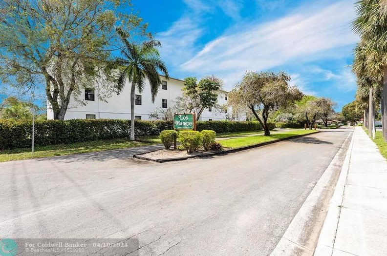 564 28th Cir, Boynton Beach FL  33435-8923 exterior