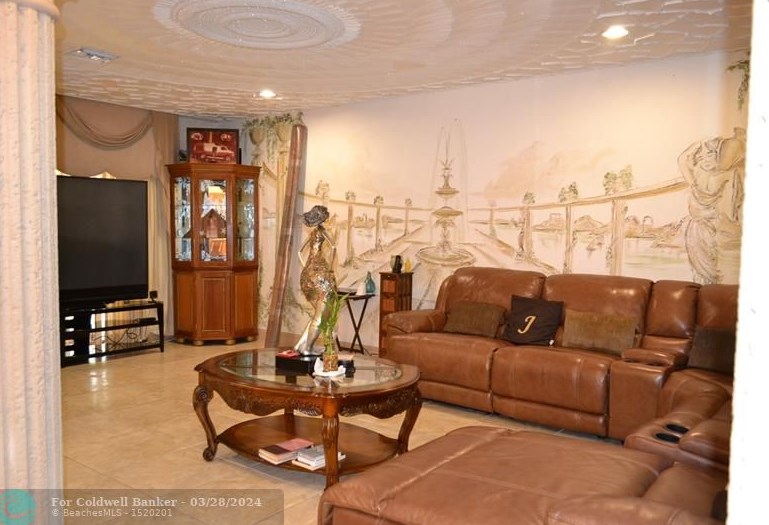 1860 179 St, Miami FL  33056-3831 exterior