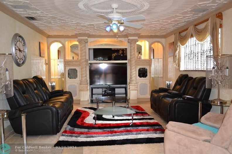1860 179 St, Miami FL  33056-3831 exterior