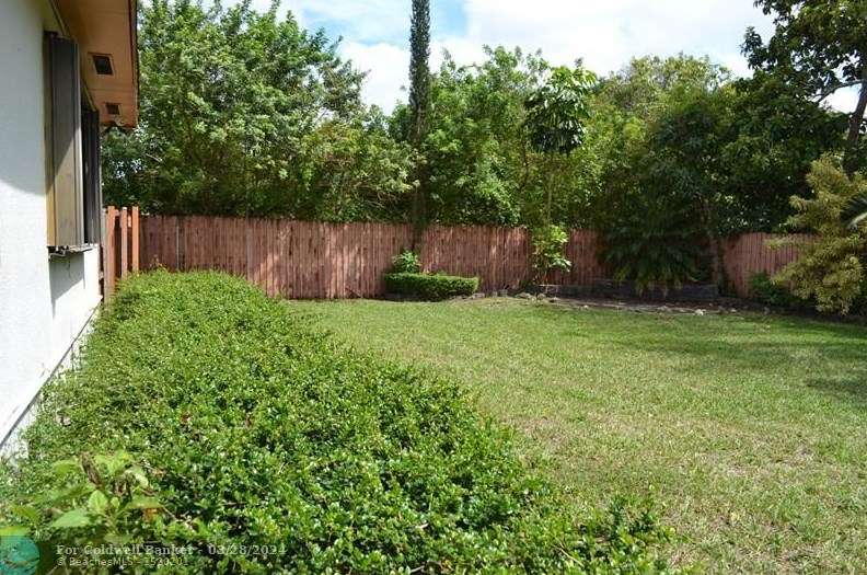 1860 179 St, Miami FL  33056-3831 exterior