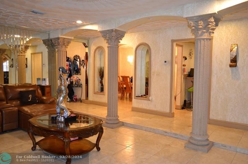 1860 179 St, Miami FL  33056-3831 exterior