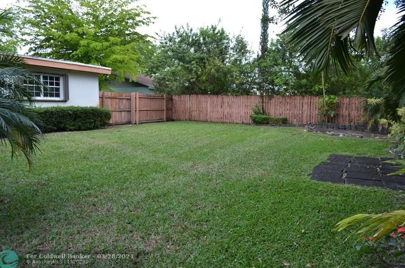 1860 179 St, Miami FL  33056-3831 exterior