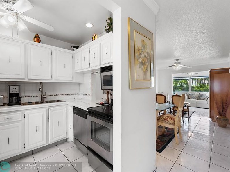 125 Lake Barbara Dr, West Palm Beach, FL 33411