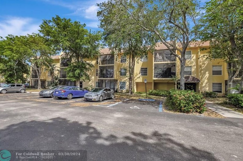 470 Nw 20th St #305, Lisbon, ME 04250