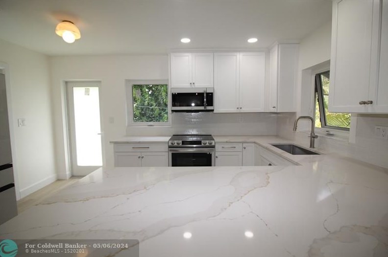 450 Sw 9th St #4, Boca Raton, FL 33432