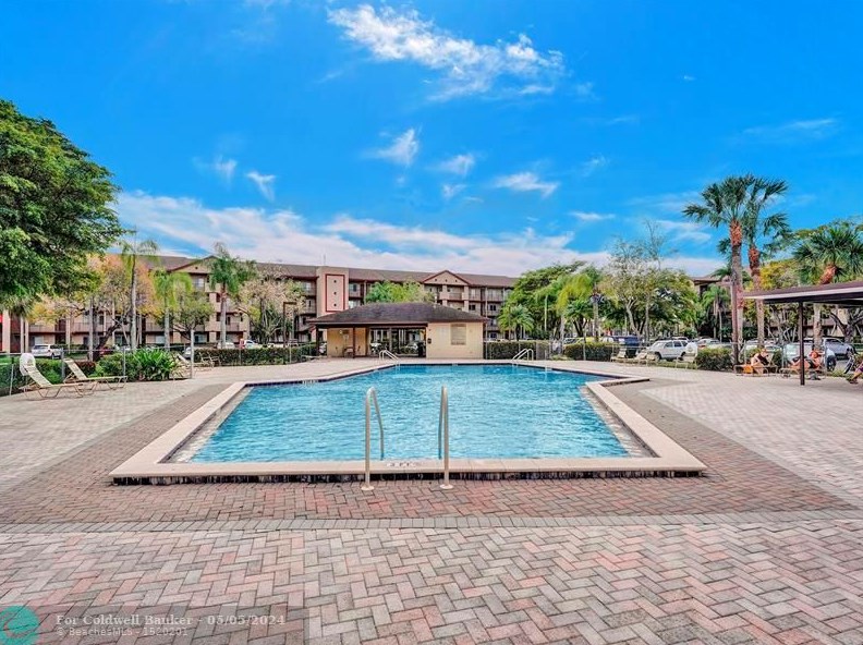 800 137th Ave, Hollywood FL  33027-3553 exterior