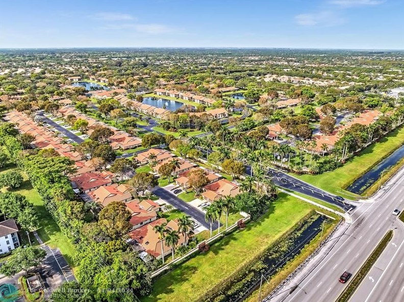 10407 Circle Lake Dr, Boynton Beach FL 33437-3469 exterior