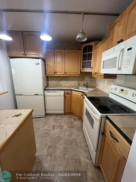 9355 Sw 8th St, Boca Raton, FL 33428