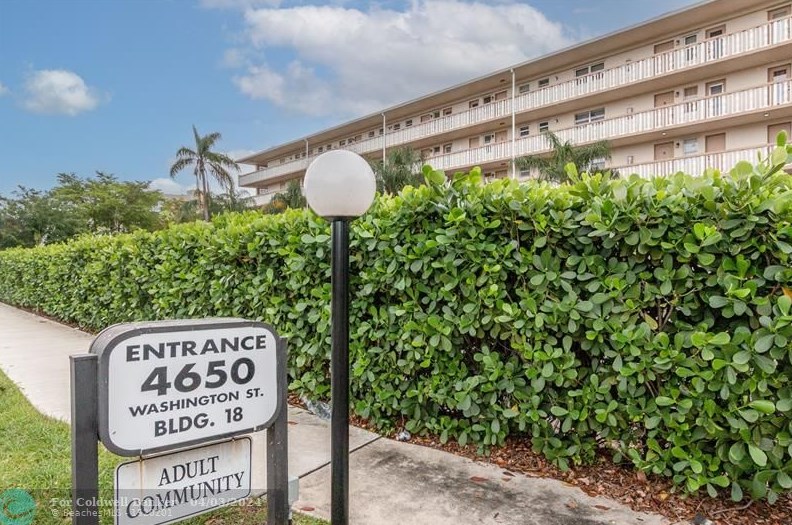 4650 Washington St, Hollywood FL 33021-7669 exterior