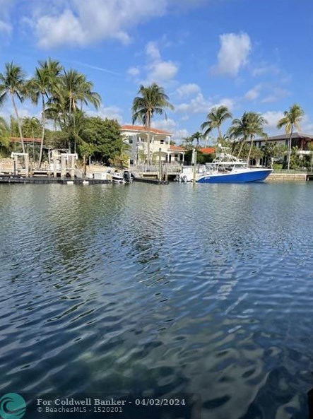 9720 W Bay Harbor Dr Apt 4, Miami, FL 33154