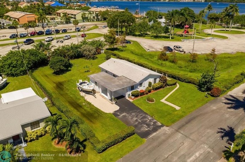 651 Oak St, Boynton Beach, FL 33435-2806