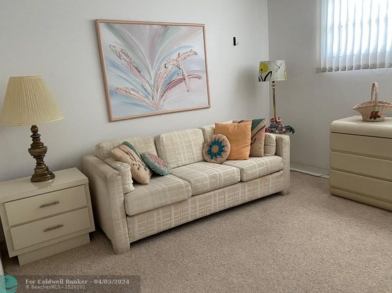 811 Hollybrook Dr, Hollywood FL  33025-4027 exterior