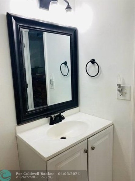 150 Pineview Rd, Jupiter FL  33469-3100 exterior