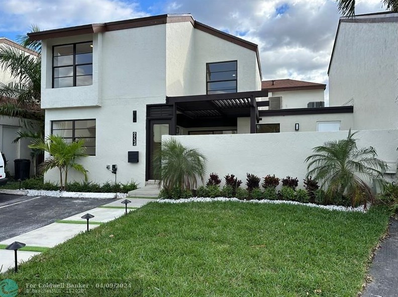 9734 5th Ter, Miami, FL 33172-4013